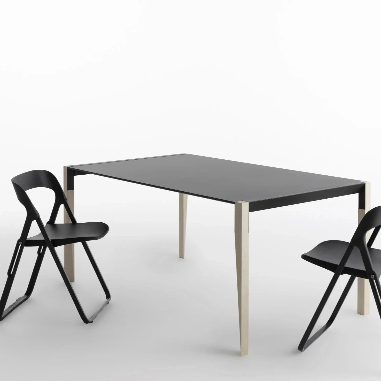 Casamania & Horm Tango Table w Black Fenix Top