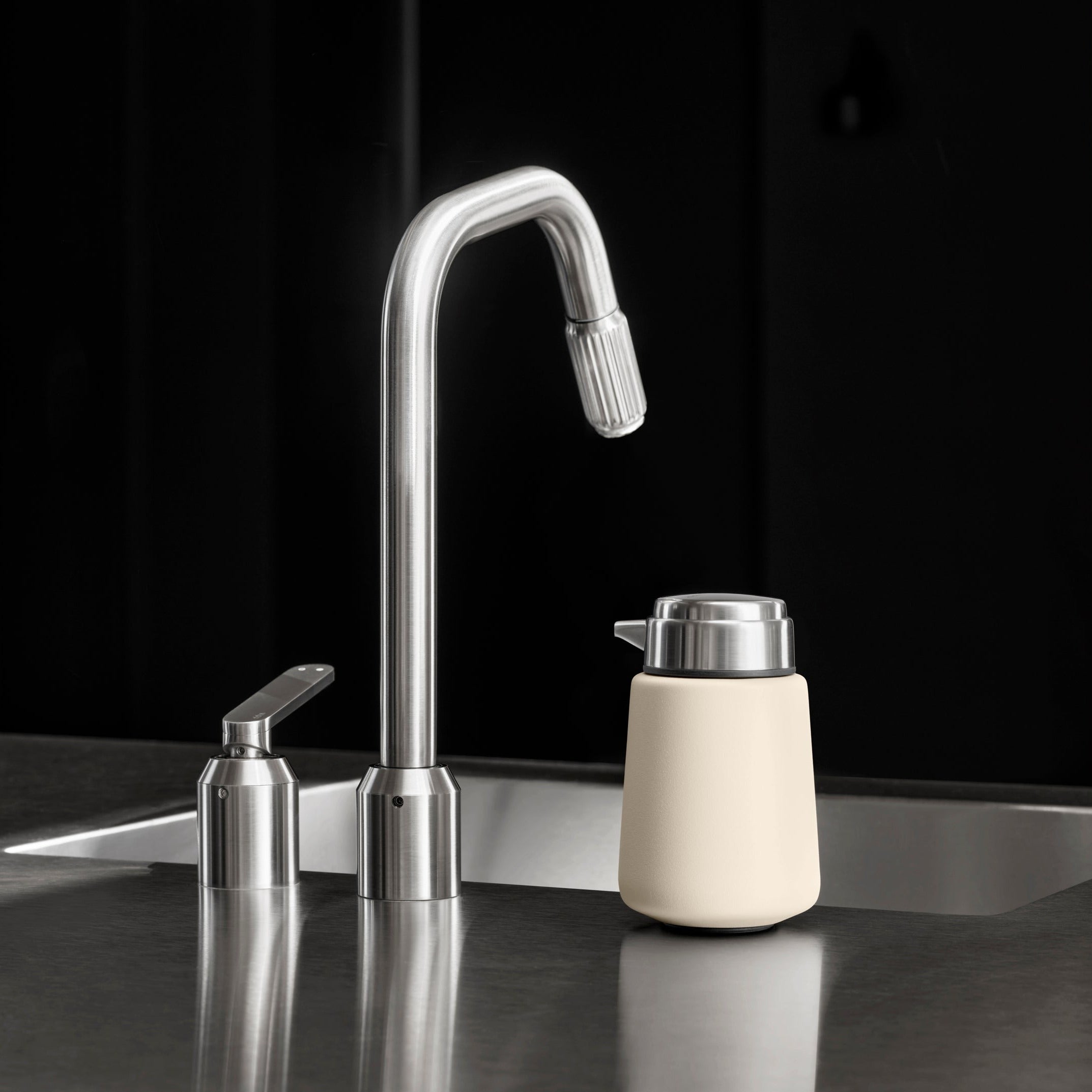 Vipp 901 Kitchen Tap pull out Spray