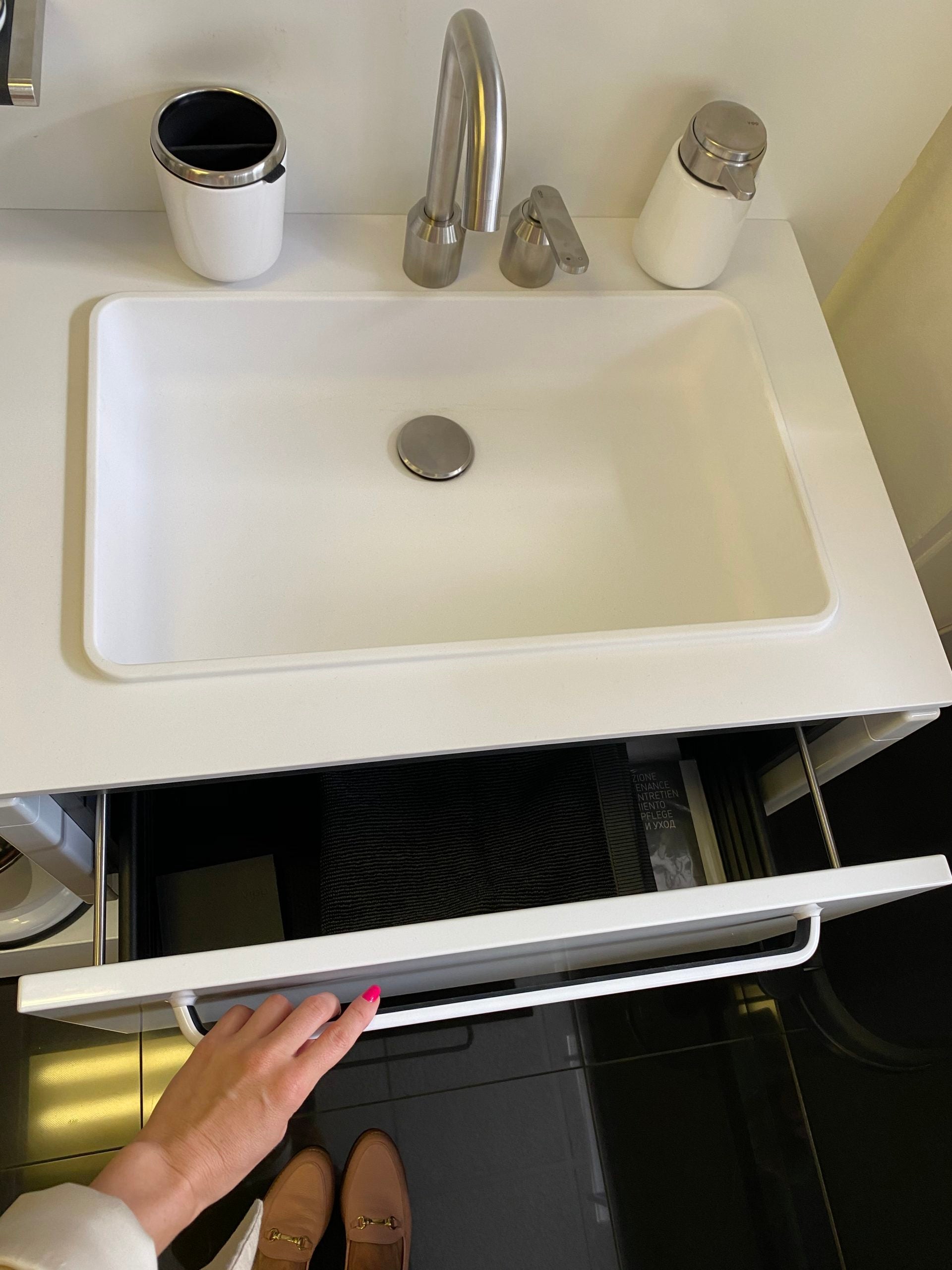 Vipp 981 Small Sink w Bathroom Tap