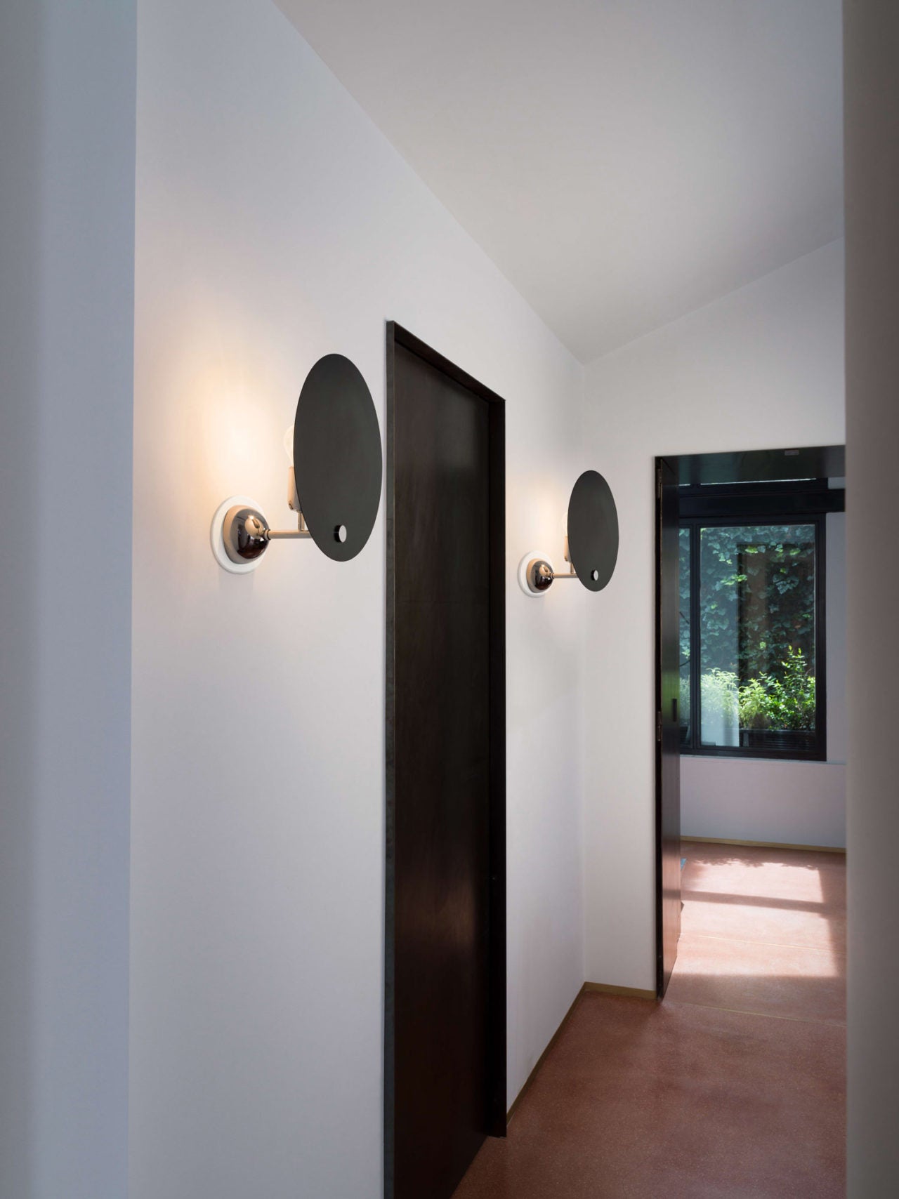 Nemo Kuta Wall Light Vico Magistretti